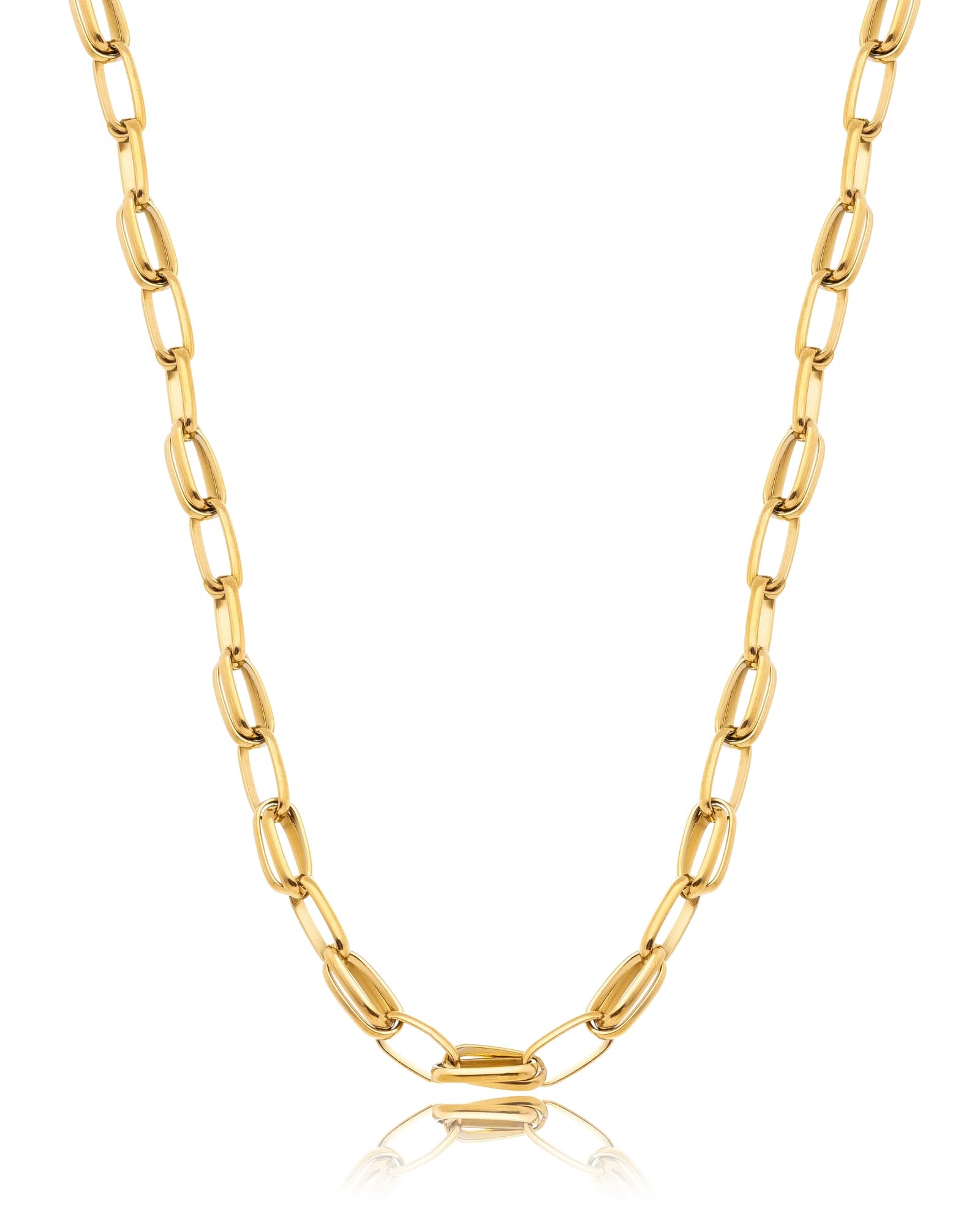 Colar dourado com elos quadrados
