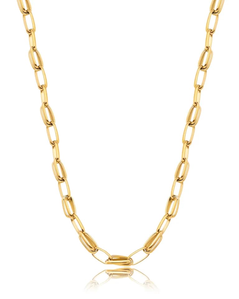 Colar dourado com elos quadrados